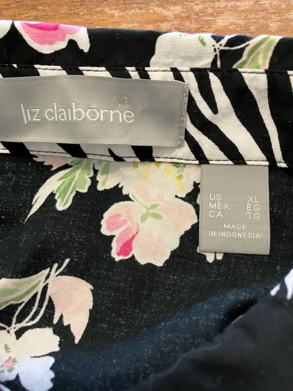Liz Claiborne 3/4” Sleeved Blouse Size XL - Picture 3 of 3